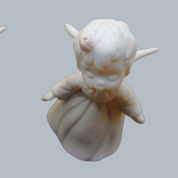 Kissing Angel cherubs Figurines Set Of 2 Matte Finish White 2.25" Tall - Picture 3 of 10